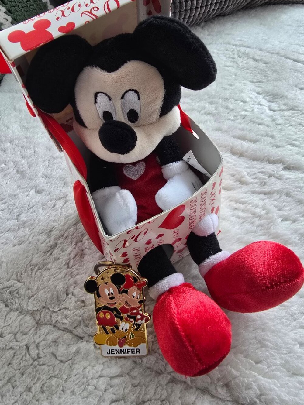 DISNEY mini mouse in a box and 2 bonus key rings